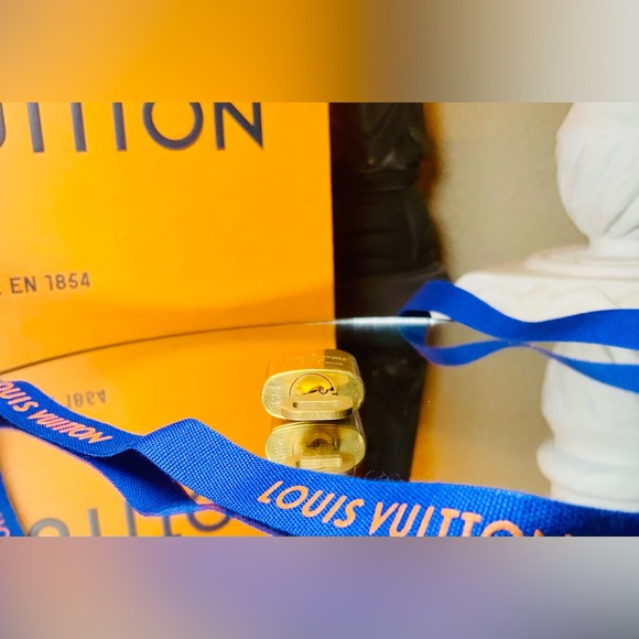 LOUIS VUITTON LOCK & KEY #324 - Picture 2 of 3